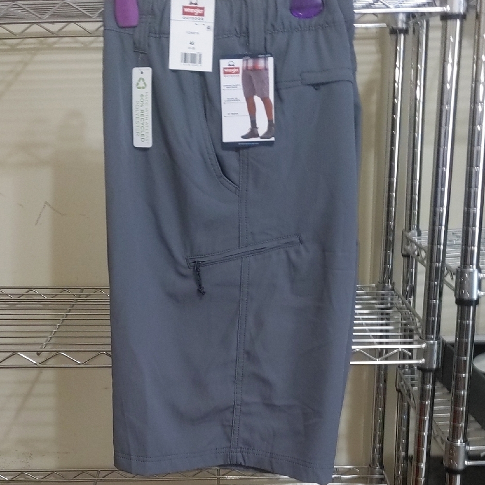 Wrangler Men's Charcoal Flat Front Shorts - Picture 5 of 5